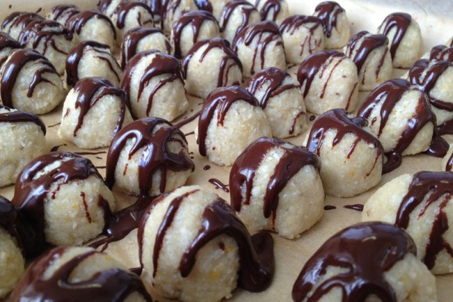 Photo: Macaroons with Chocolate